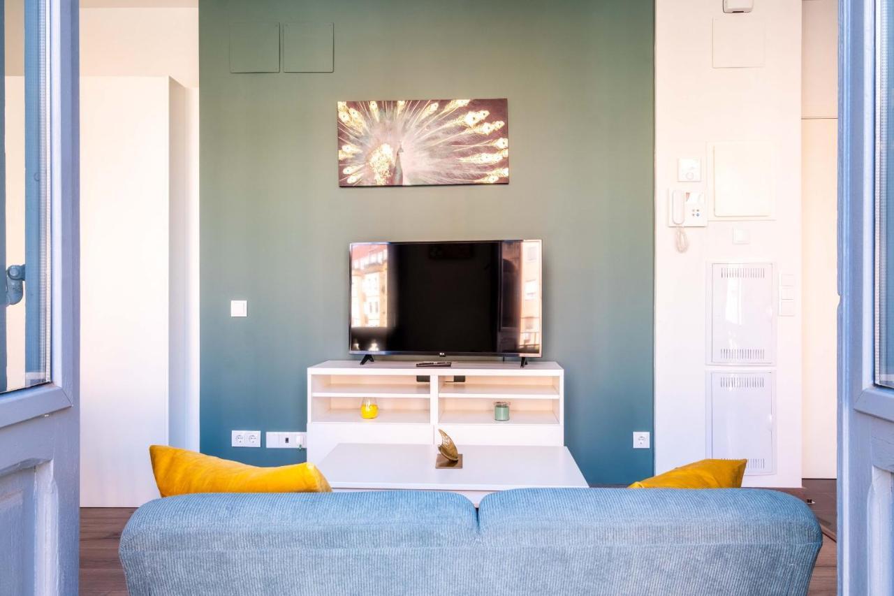 Beautifully Designed With Lots Of Natural Light * Valence