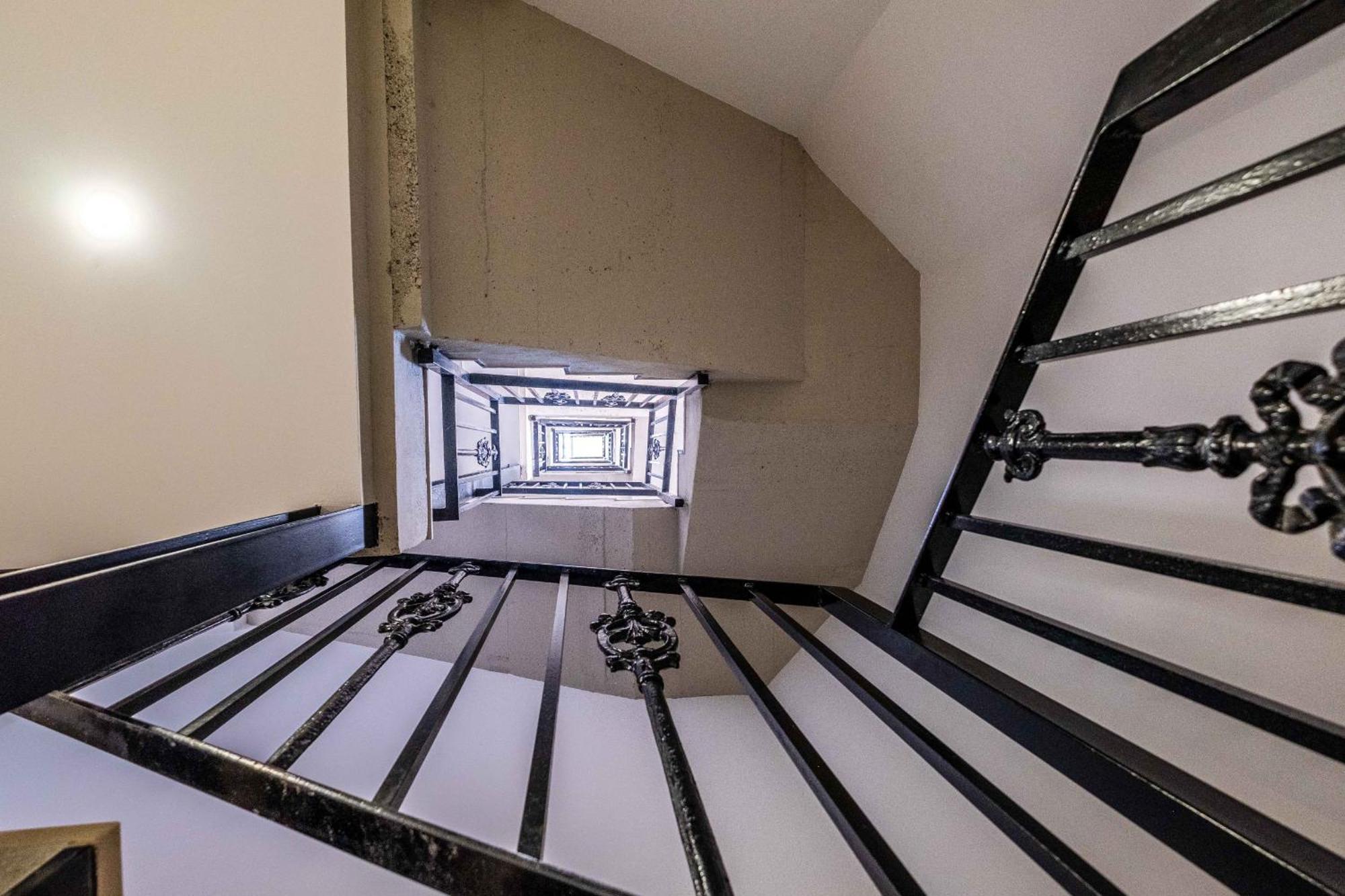 Beautifully Designed With Lots Of Natural Light Appartement *